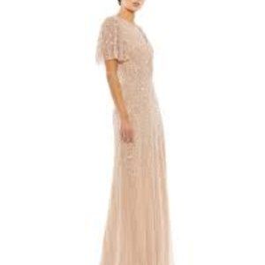NWT Mac Duggal Gownv-Neck Sequined Gown